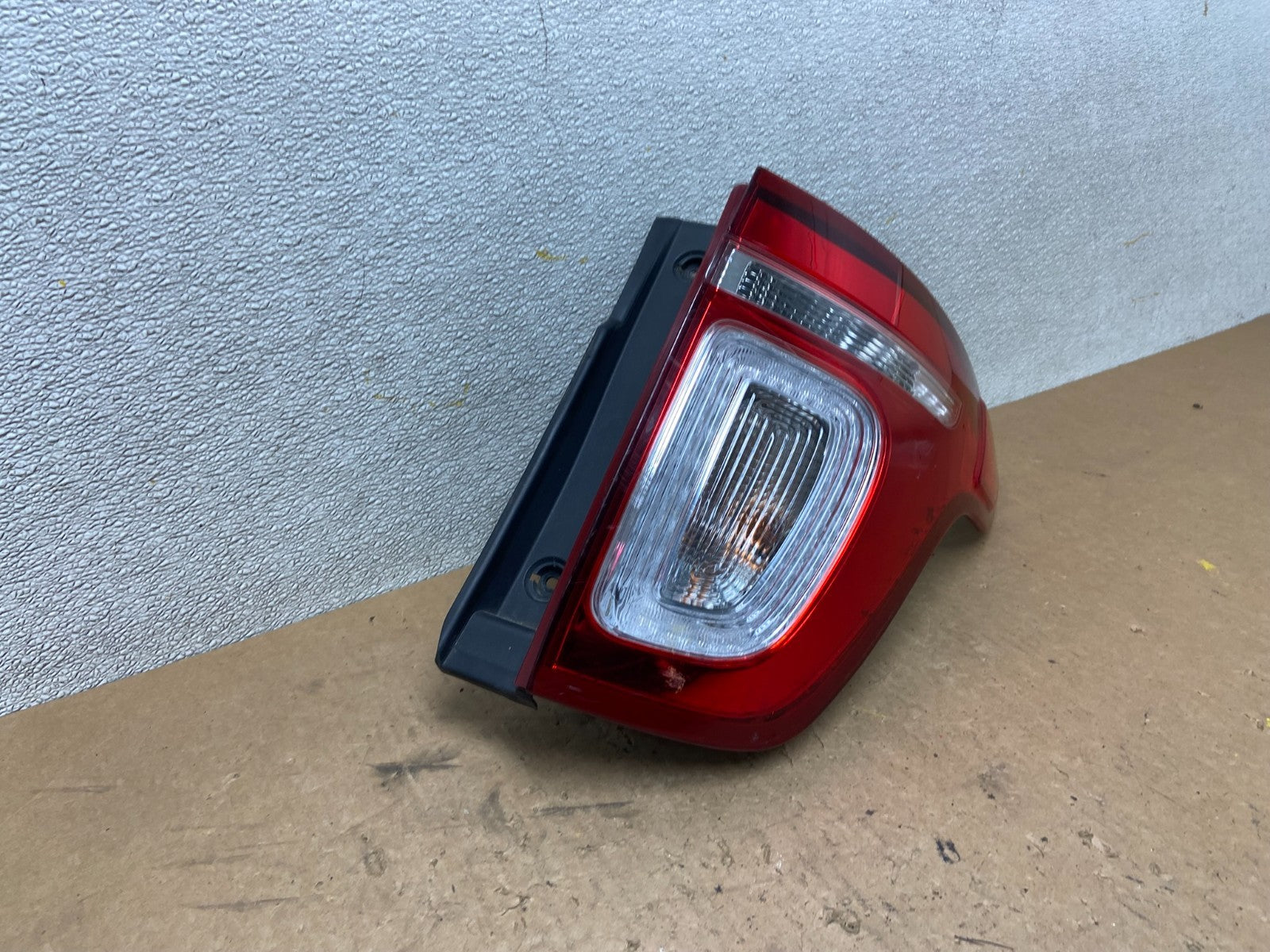 2011-2015 Ford Explorer Police Package Right Passenger Side Tail light Z7967 DW2