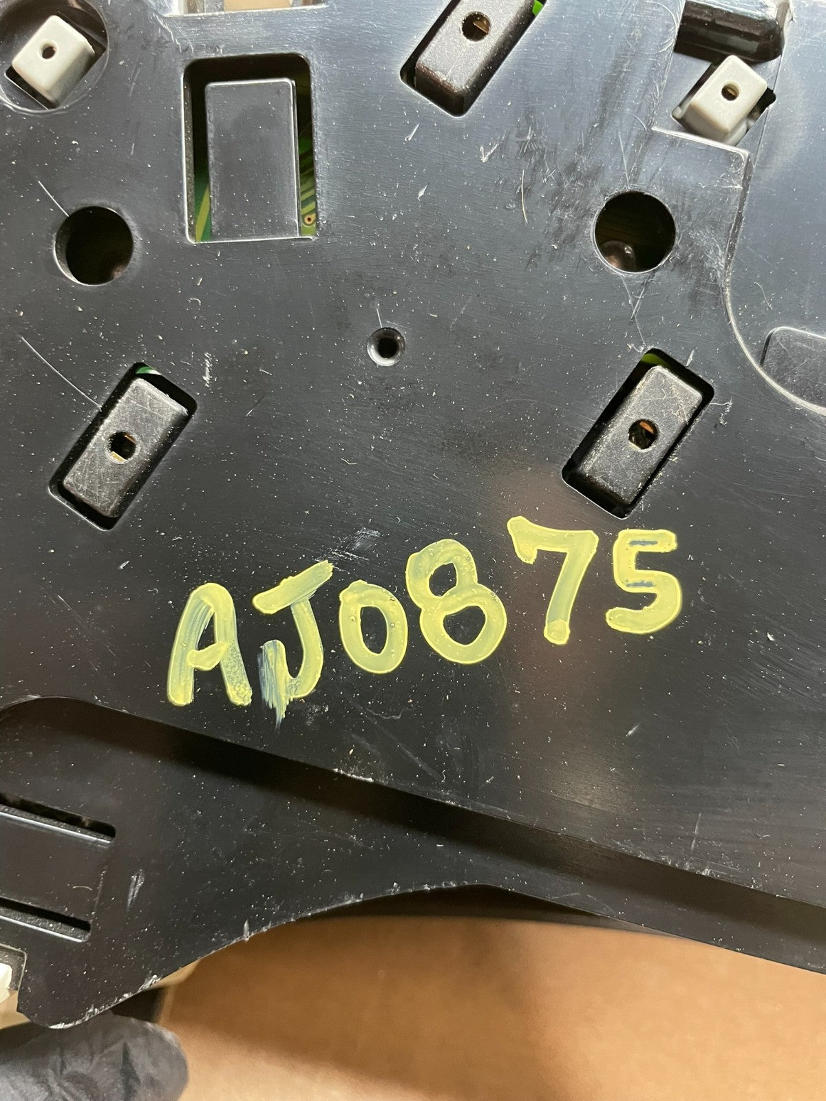 2001 to 2002 Chevrolet Express Speedometer Cluster Gauge AJ0875 DW10