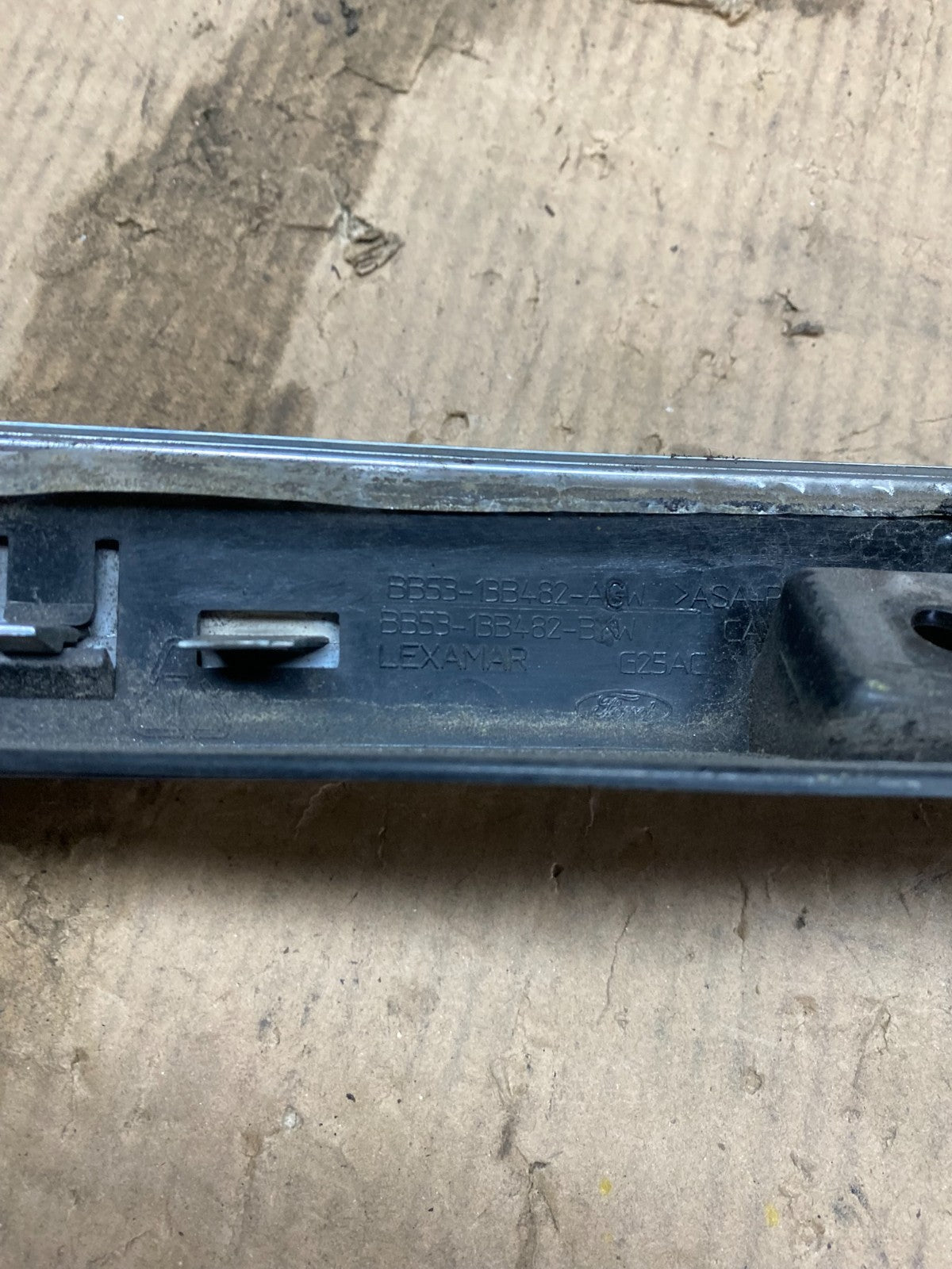 2011 to 2014 Ford Explorer Rear Tailgate Gate Trim Molding With Camera X3589 DG7