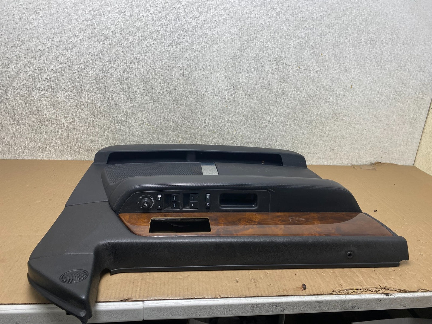 2007-2015 Lincoln Navigator Left Front Door Panel OEM S0850 DG5