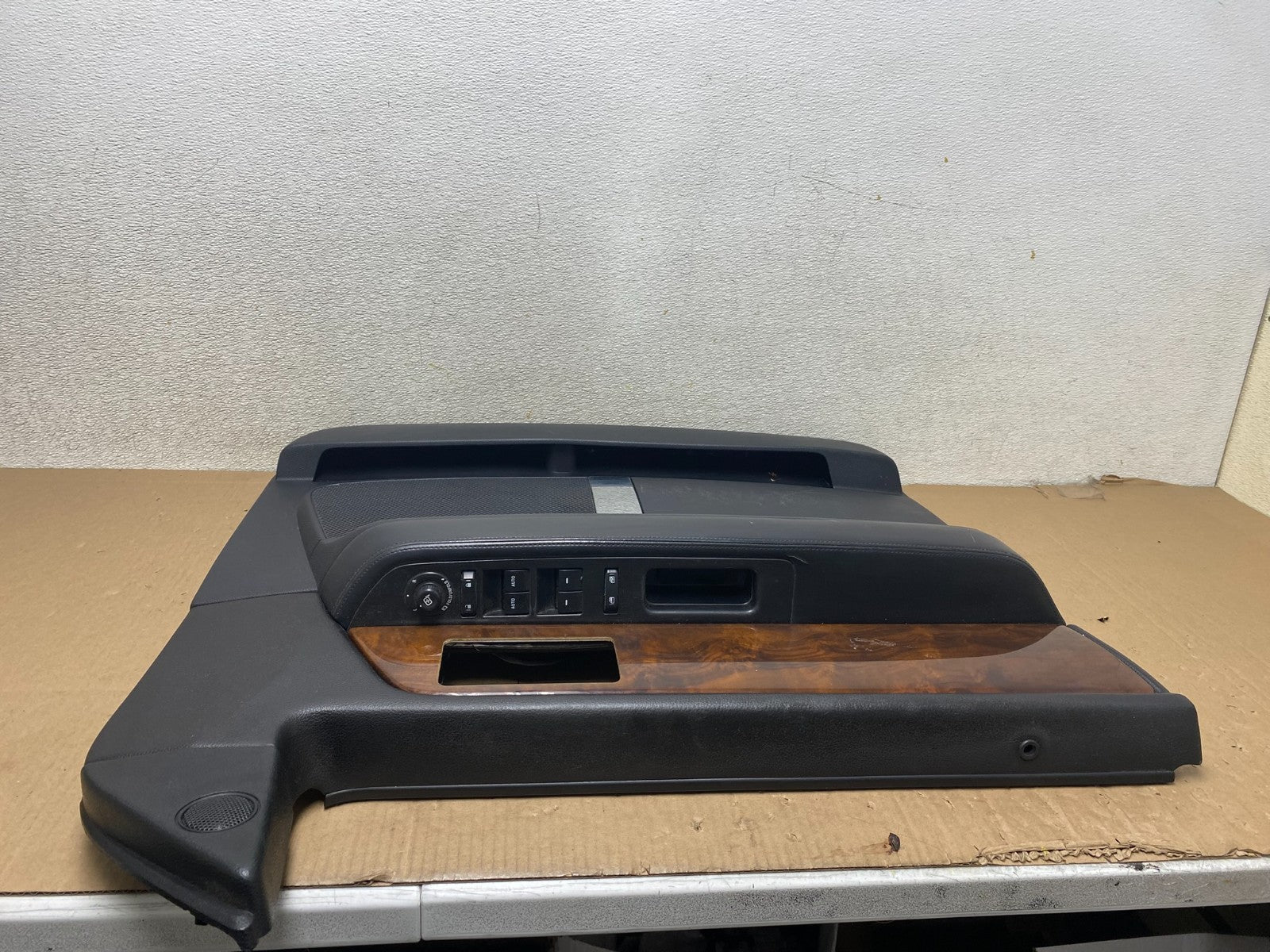 2007-2015 Lincoln Navigator Left Front Door Panel OEM S0850 DG5
