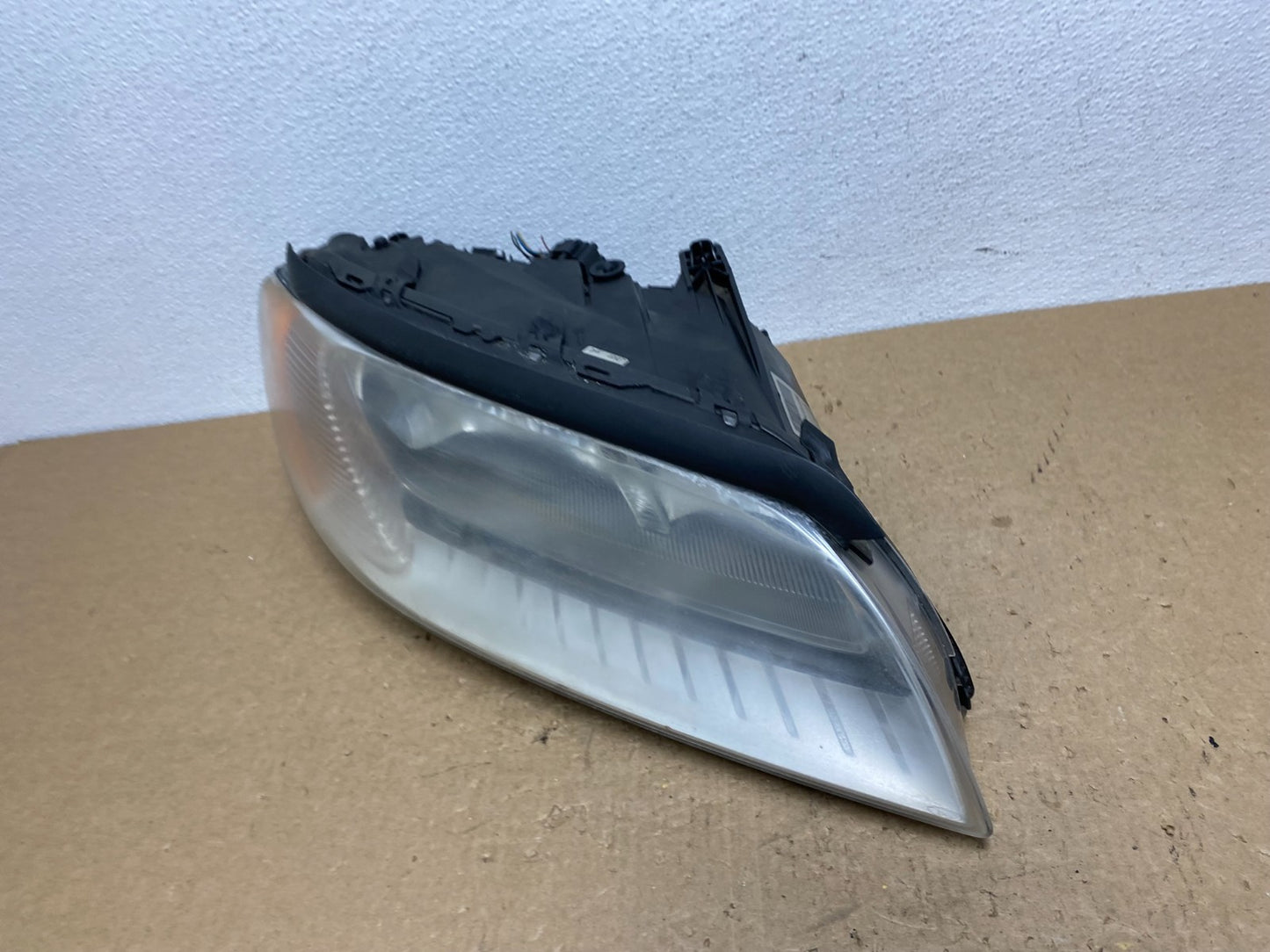 2008 to 2013 Volvo XC70 V70 S80 Right Passenger Side Halogen Headlight AC1502 DW1
