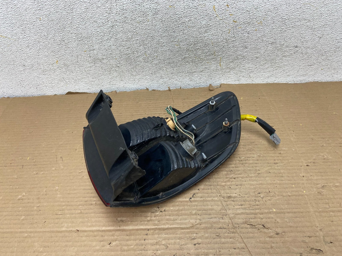 2001 2002 2003 Toyota Sienna Right Passenger Rh Side Tail Light AH2553 DW4