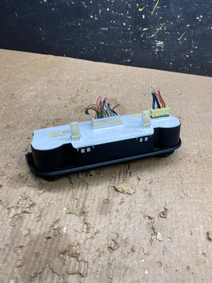 2005 to 2009 Kia Sportage Center Radio Climate Control Clock Trim Z9680 DG4