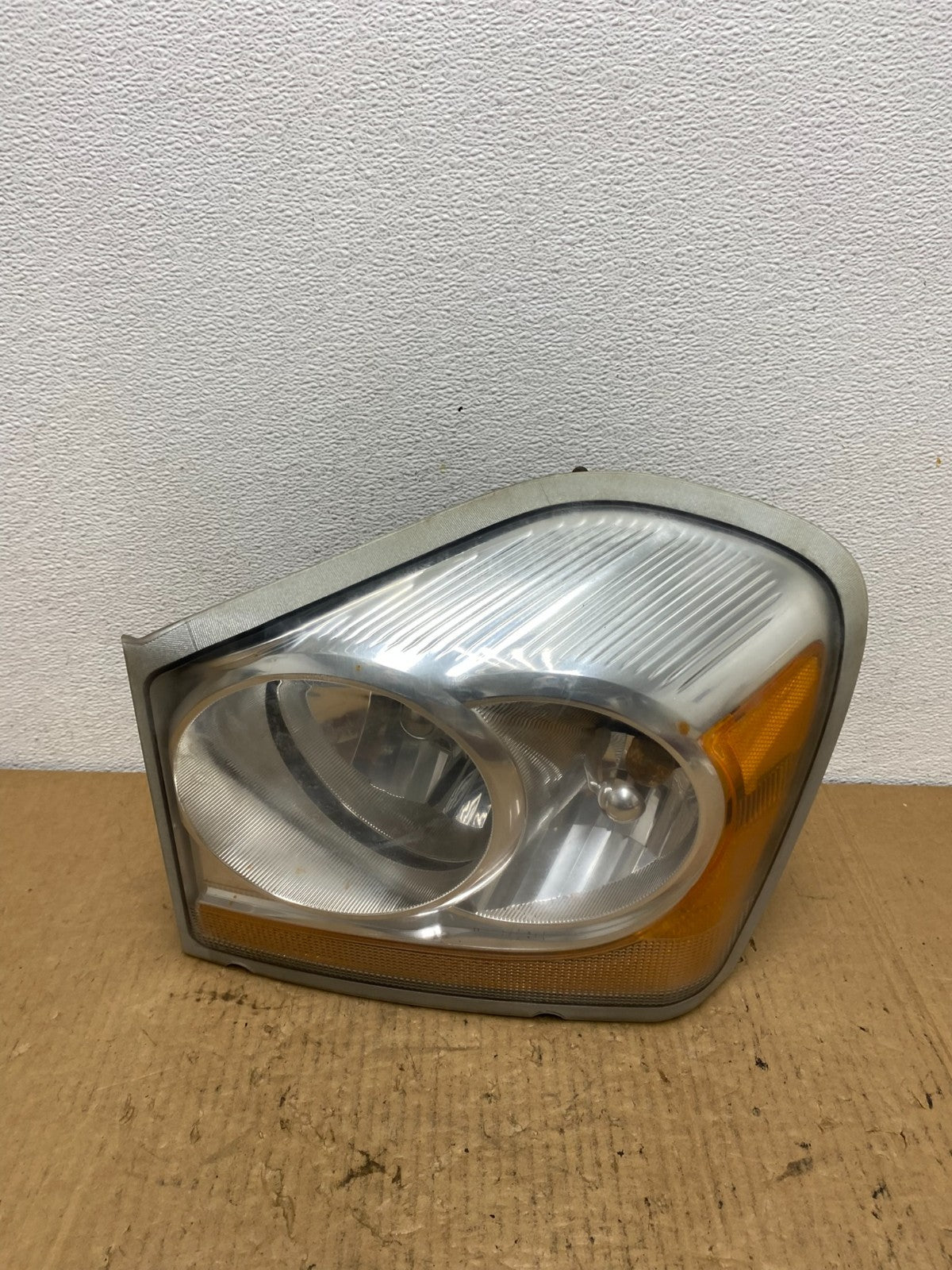 2004 2005 2006 Dodge Durango Left Driver LH Headlight AC7799 DW0
