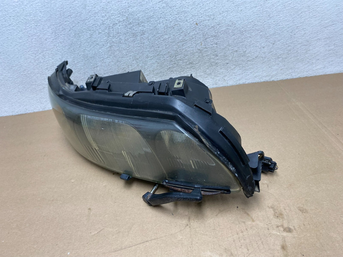2001 to 2004 Volvo S60 Right Passenger Side Headlight Halogen AG4524 DW1