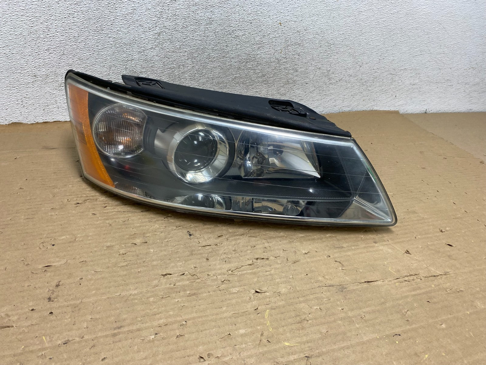 2006-2008 Hyundai Sonata Right Passenger Rh Side Headlight Halogen AG8324 DW0