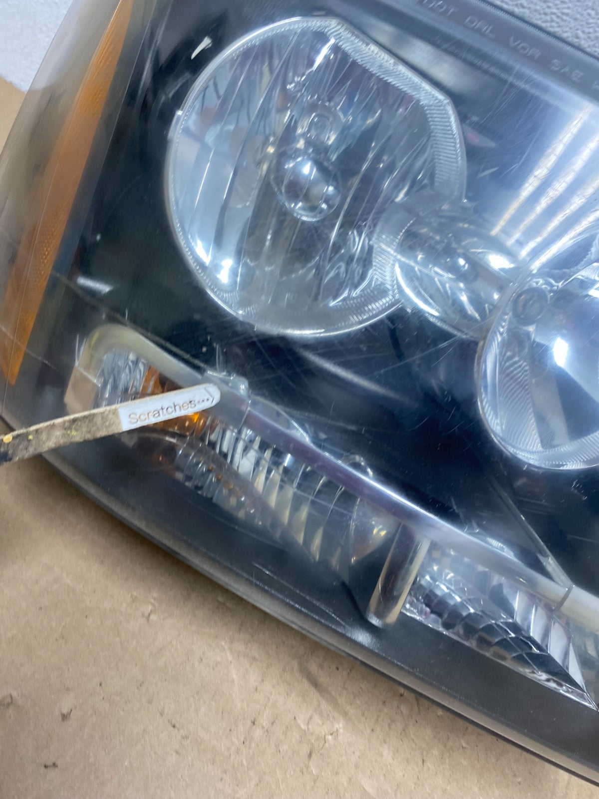 2007 to 2013 Chevrolet Suburban Tahoe Left+Right Set Headlights AG4617 DW3