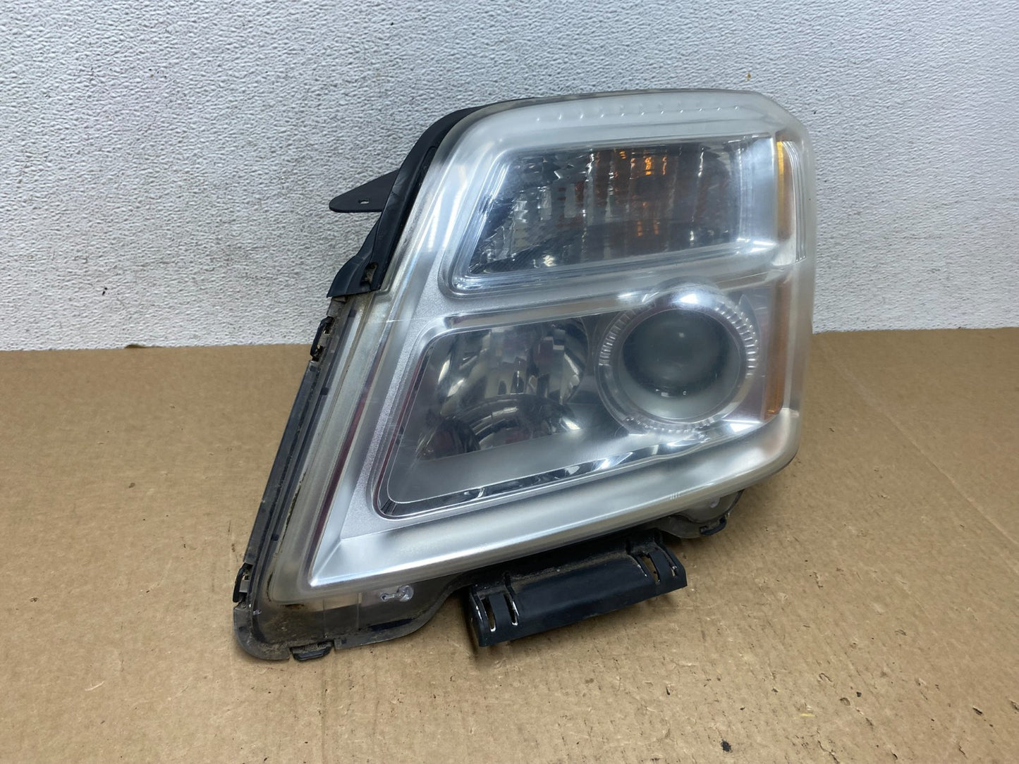 2010 to 2015 GMC Terrain Halogen Left Driver Lh Side Headlight AF9681 DW2