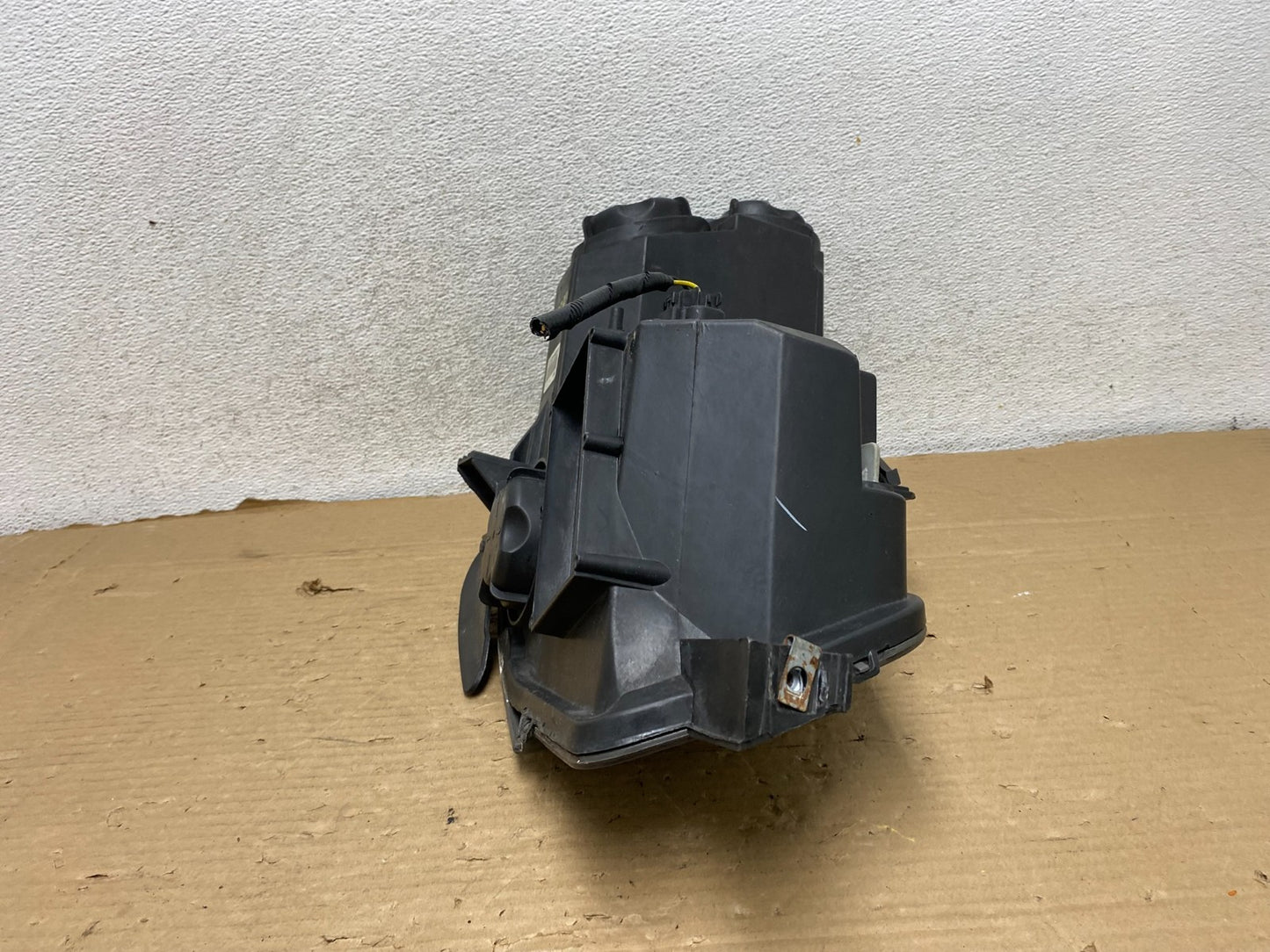 2003 to 2007 Cadillac CTS Left Driver LH Halogen Headlight AG8242 DW7
