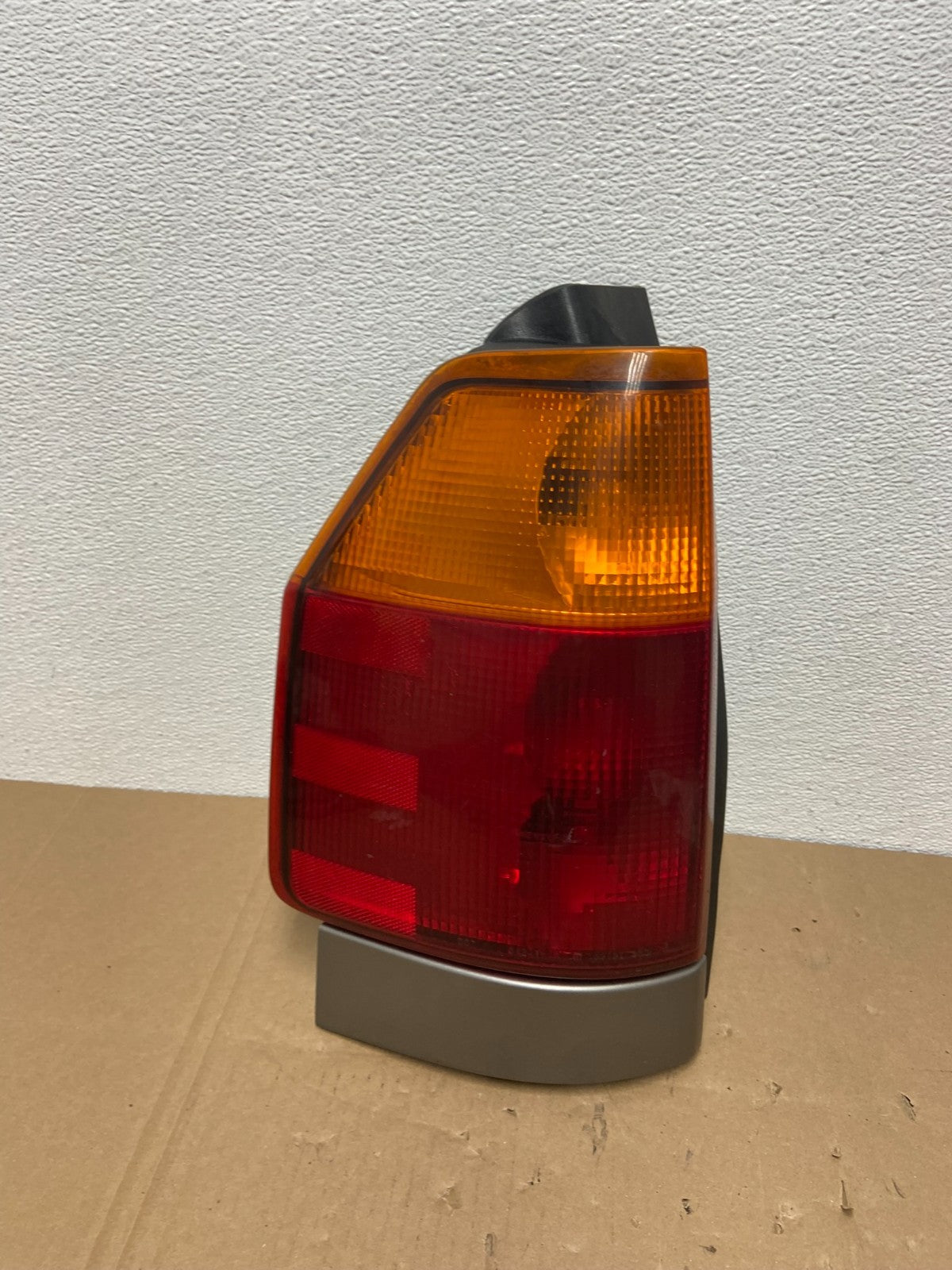 2002 to 2009 Gmc Envoy Left Driver Lh Side Tail Light OEM AB6797 DW0