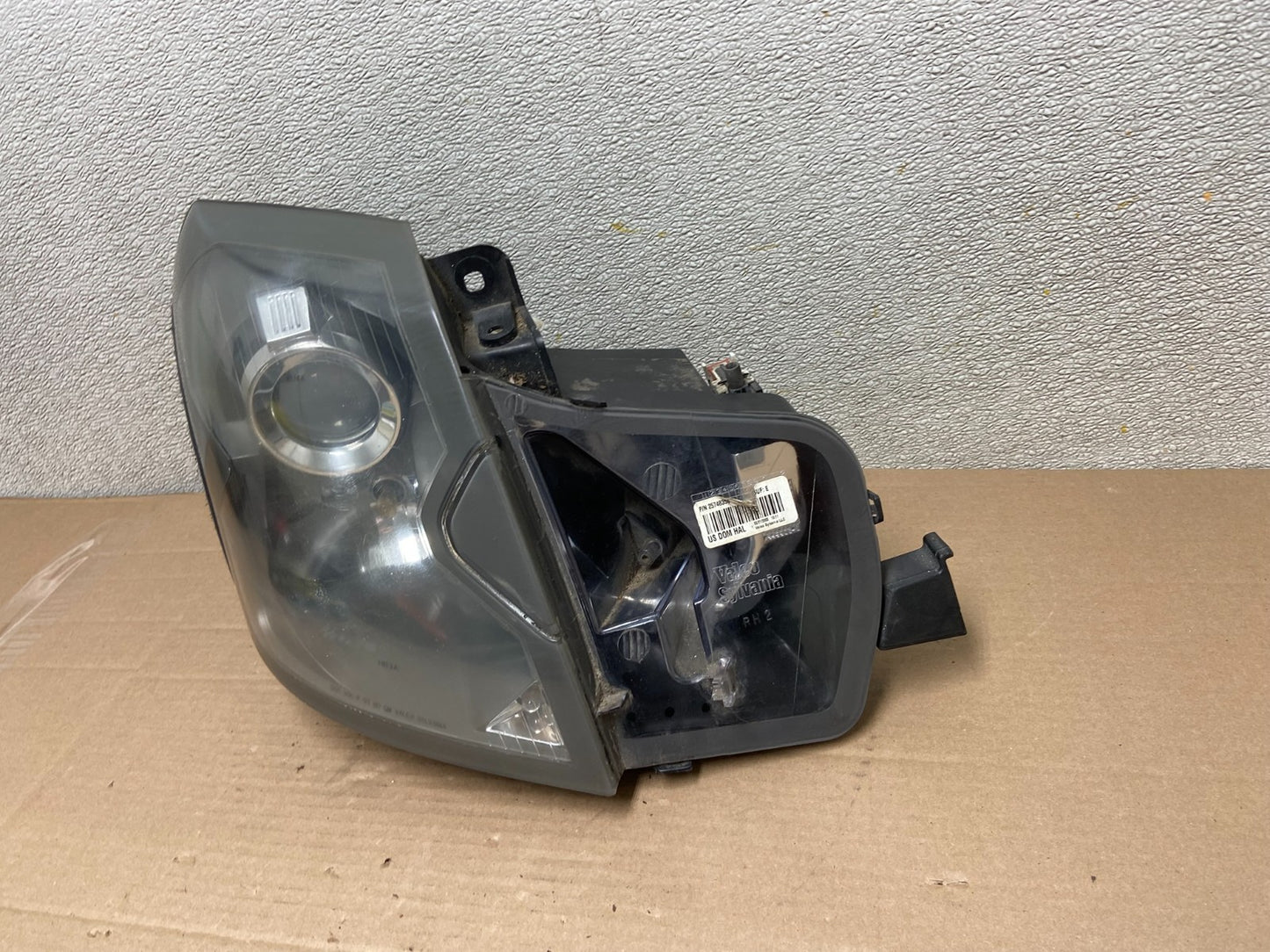 2003 to 2007 Cadillac CTS Right Passenger RH Halogen Headlight AA8671 DW1