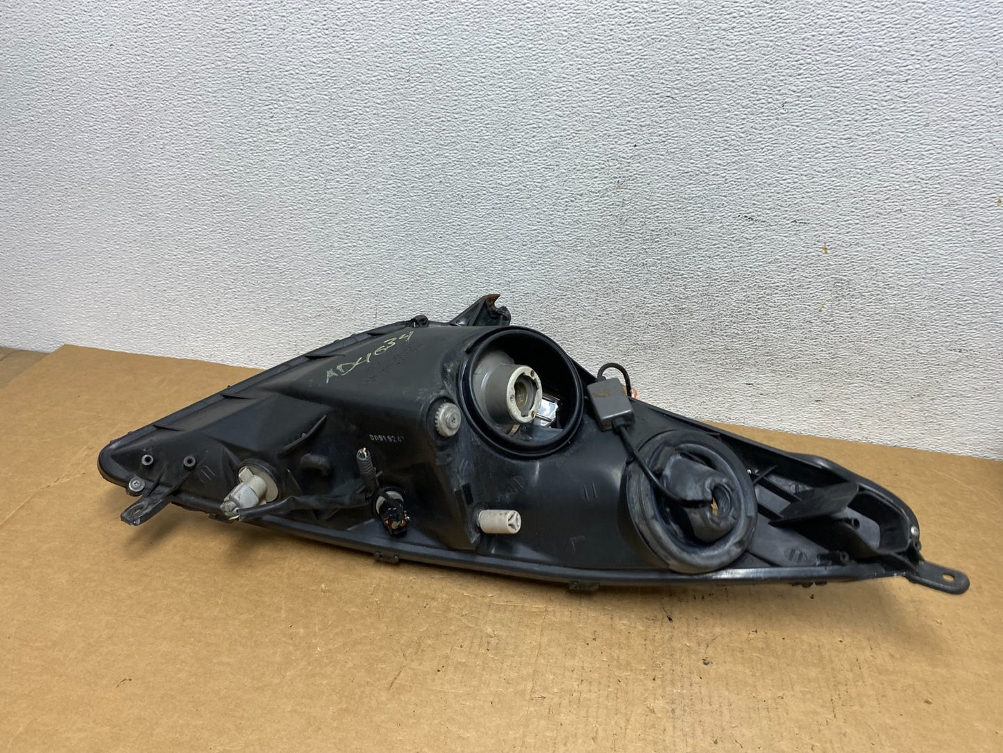2000 to 2005 Toyota Celica Left Driver LH Halogen Headlight AD4634 DW6