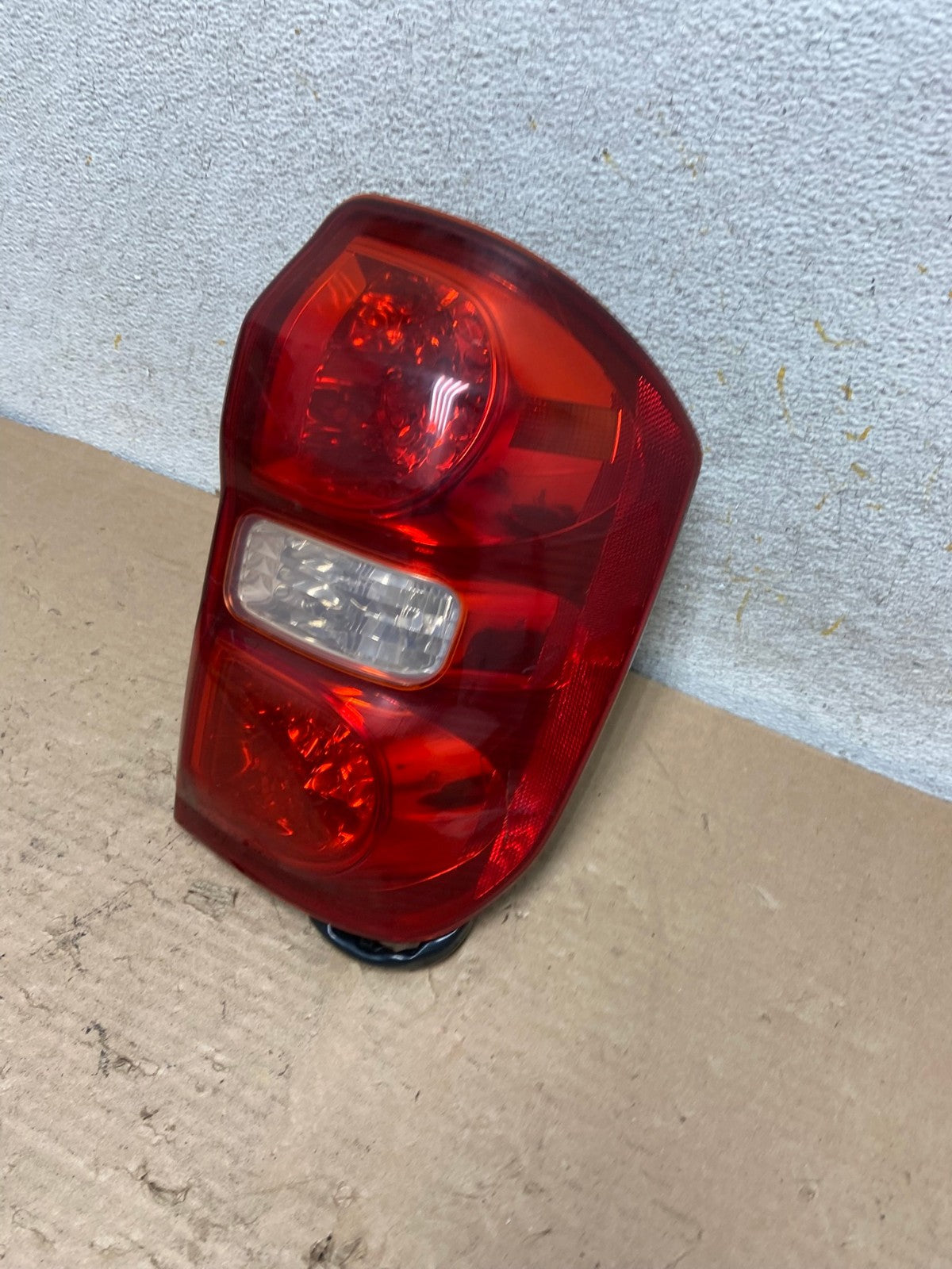 2004 2005 Toyota RAV4 Right RH Passenger Side Tail Light AI0986 LK1
