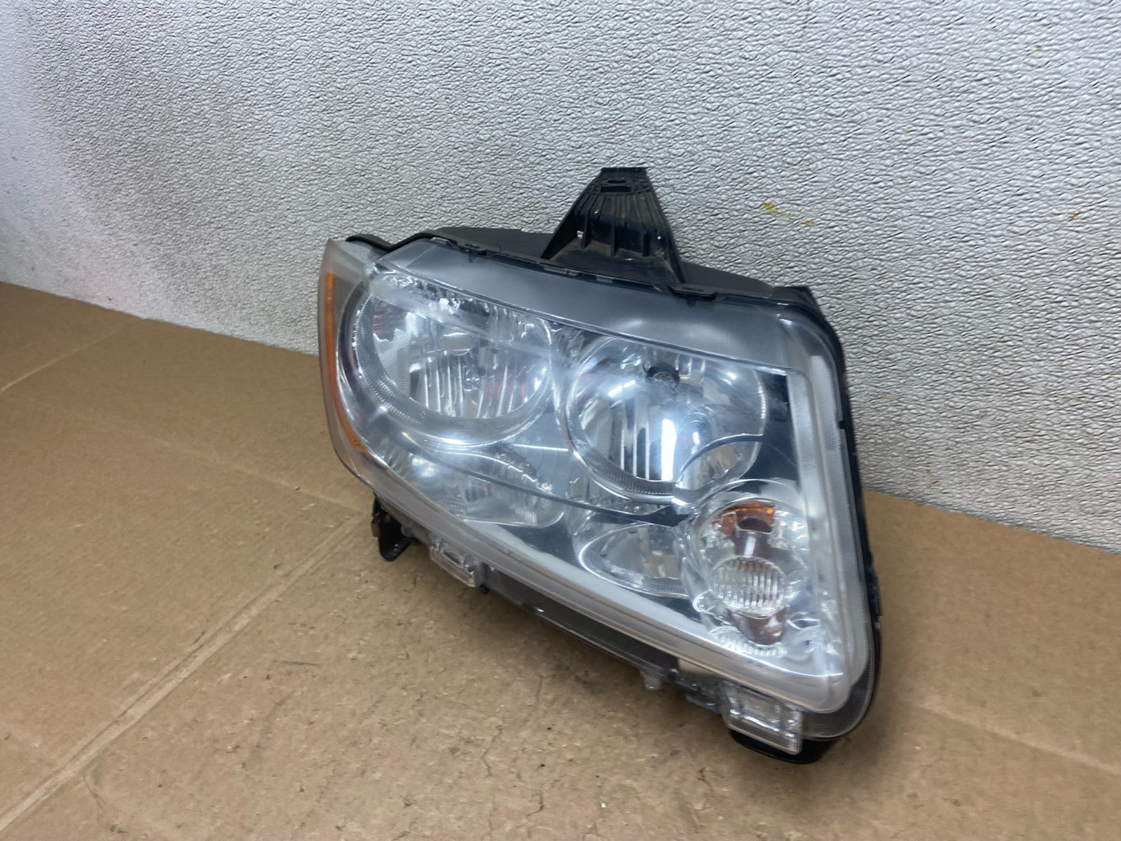 2011-2013 Jeep Grand Cherokee Right Passenger Halogen Headlight Y8814 DW1