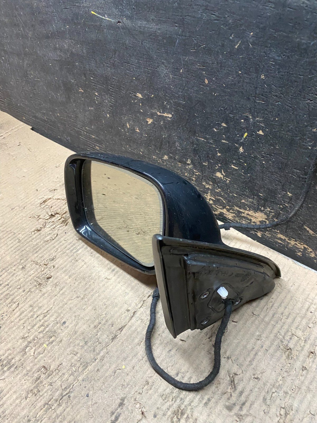 2004 to 2007 Volkswagen Touareg Left Door Power View Door Mirror OEM V4381 IT9