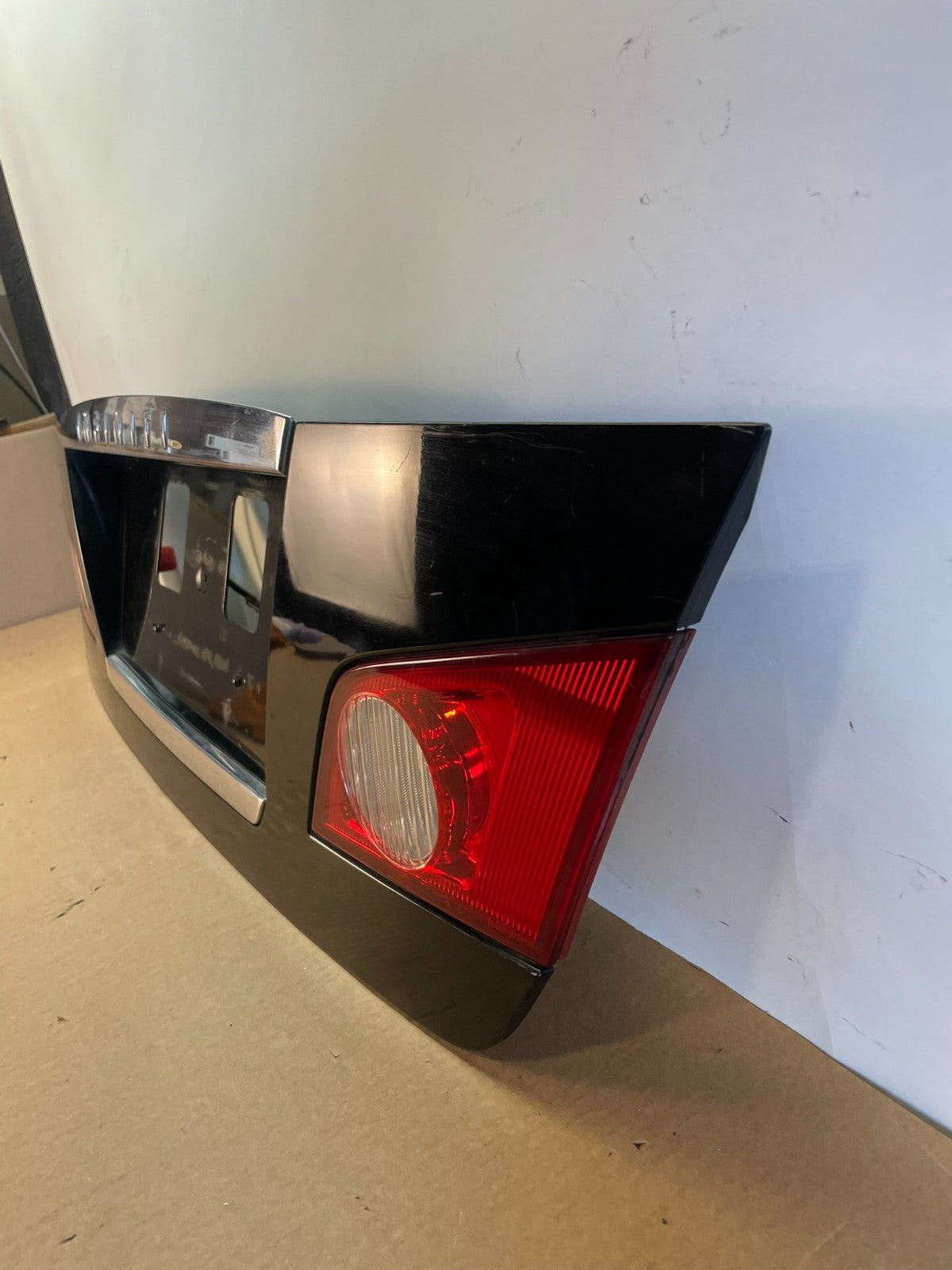 2006 2007 Infiniti M35 Rear Trunk Panel Trim Molding W/ Lights ah0314 DG1