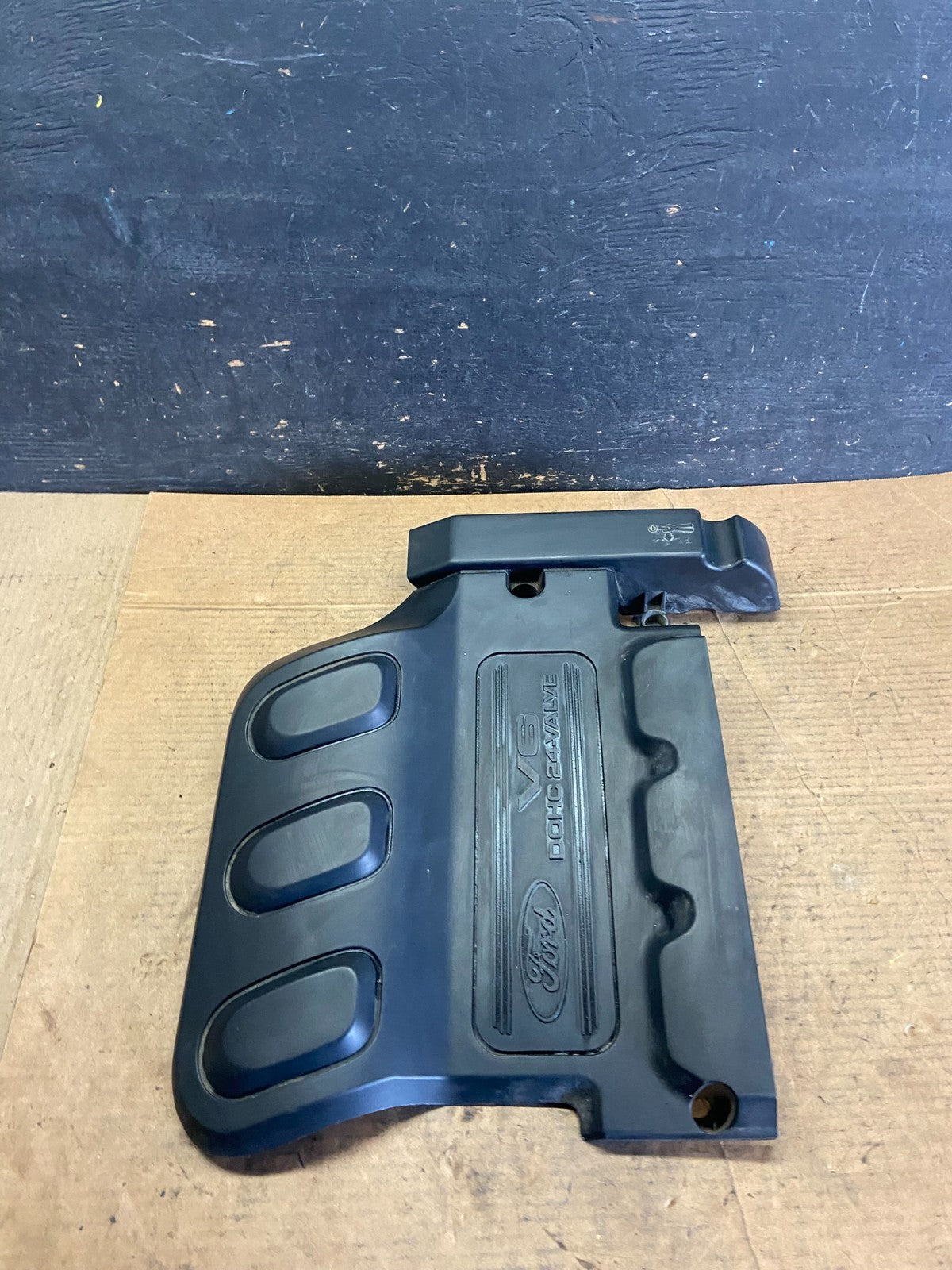 2001 to 2004 Mazda Tribute DOHC 24 VALVE Engine Shield Top Cover q8550 DG3