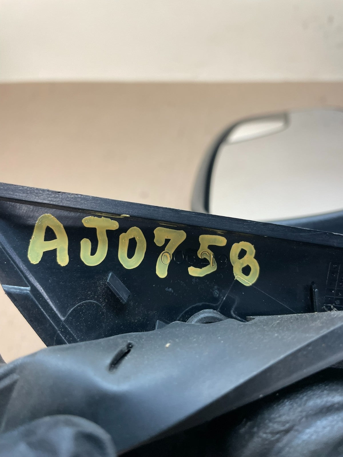 2010 to 2018 Ford Taurus Right Passenger View Door Mirror AJ0758 DG9