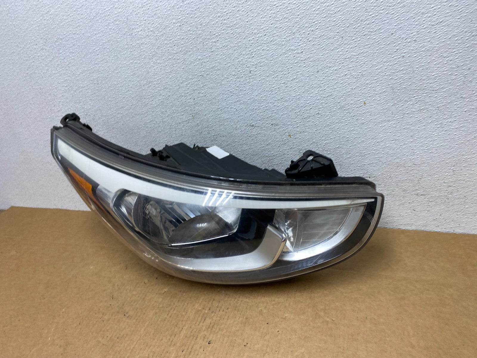 2015 to 2017 Hyundai Accent Right Passenger Halogen Headlight AD4523 DW1