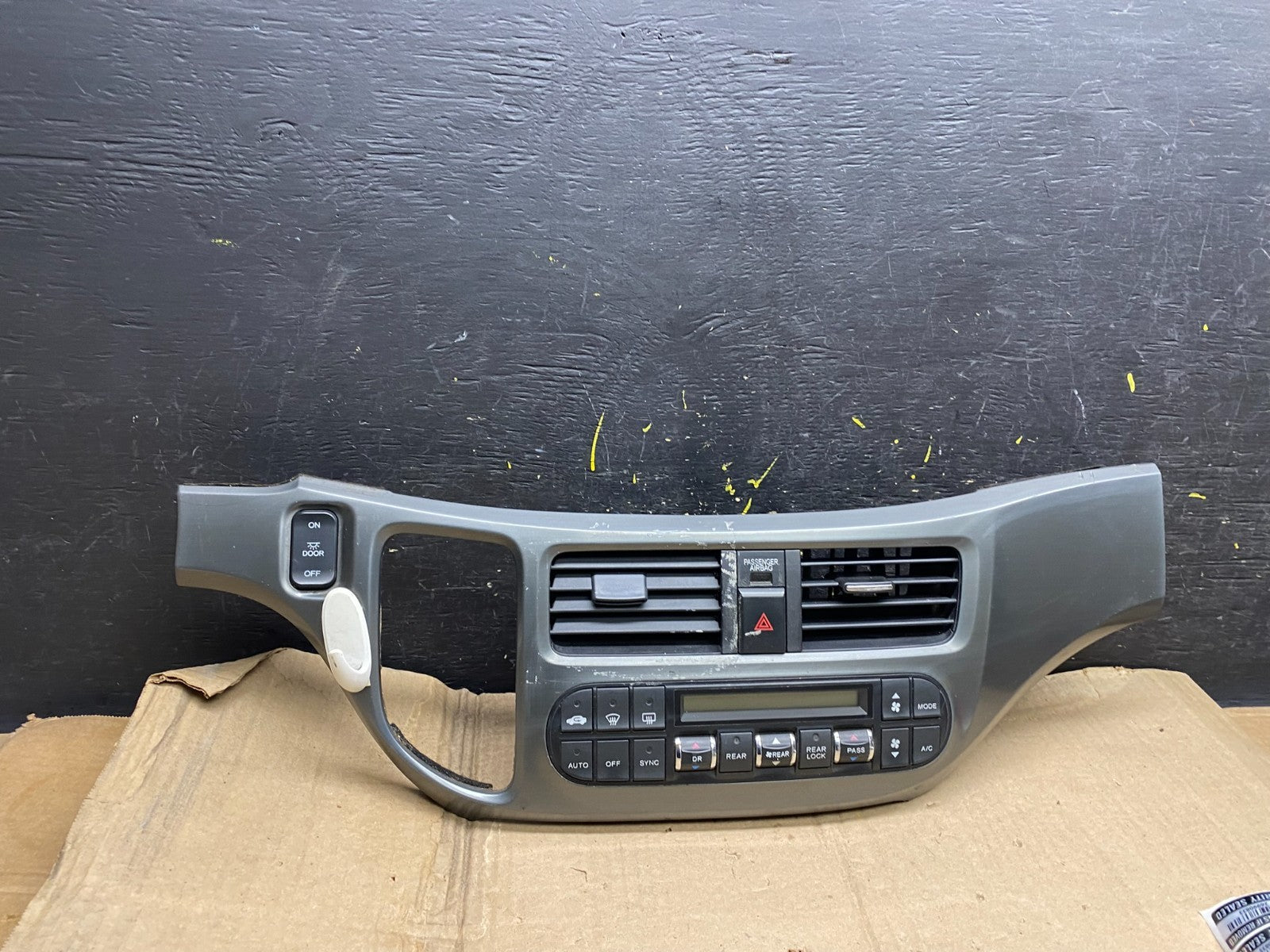 2005 to 2010 Honda Odyssey  Radio Climate Control Dash Trim Bezel X5826 DG0