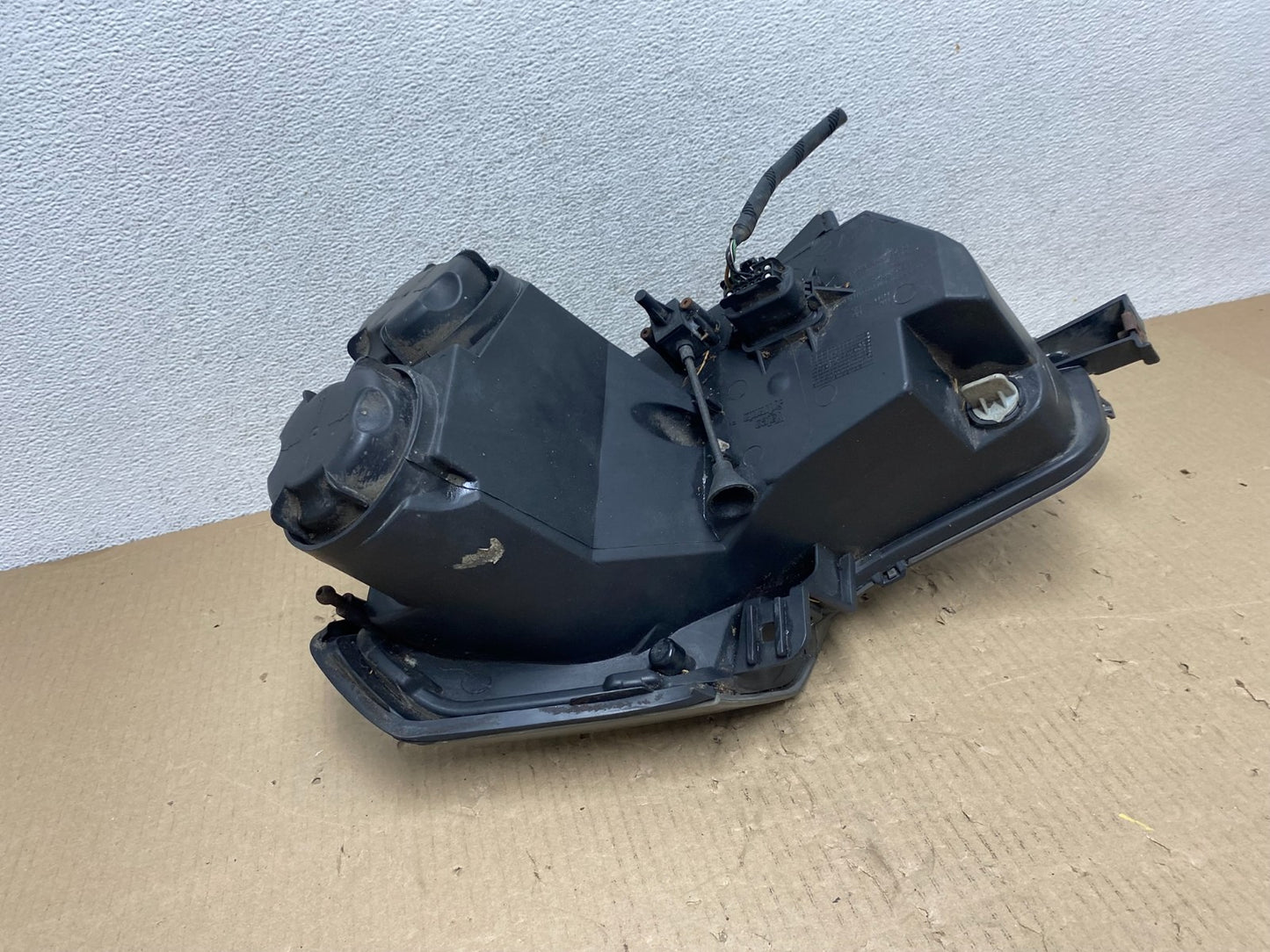2003 to 2007 Cadillac CTS Right Passenger RH Halogen Headlight AG5931 DW4