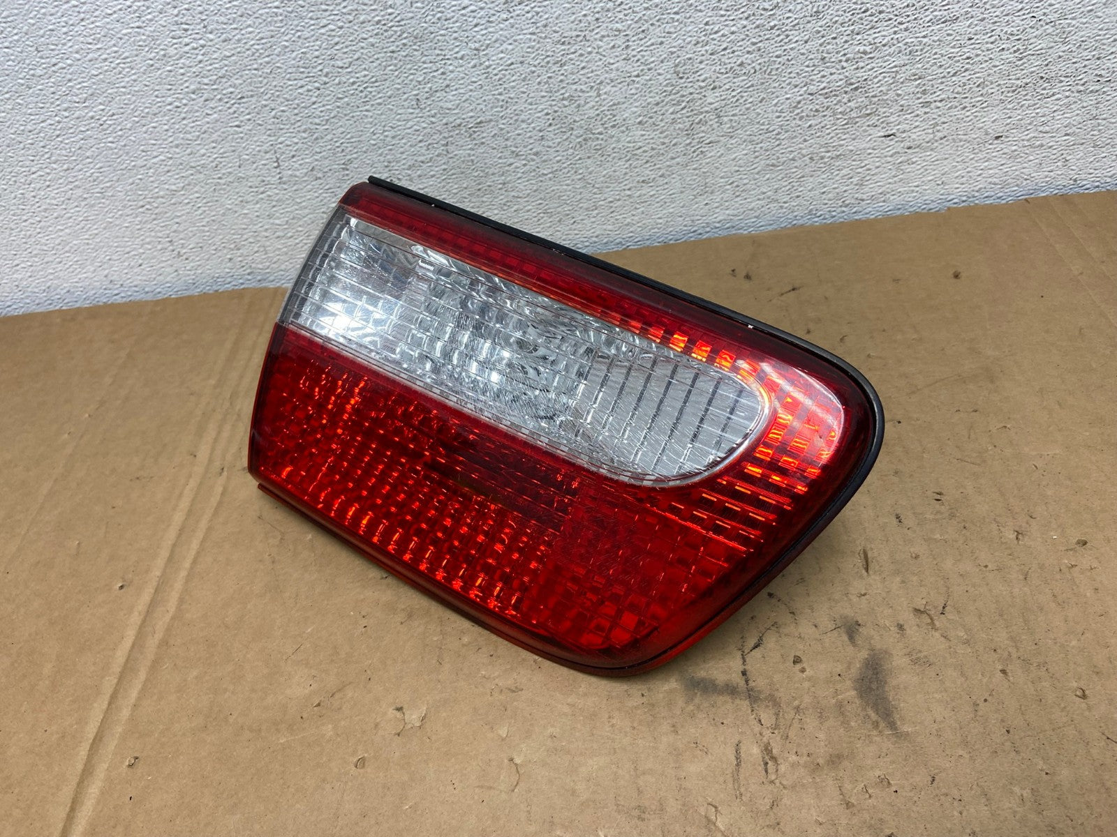 2001 - 2003 Toyota Sienna Right Passenger Rh Side Inner Tail Light AD2787 LK1