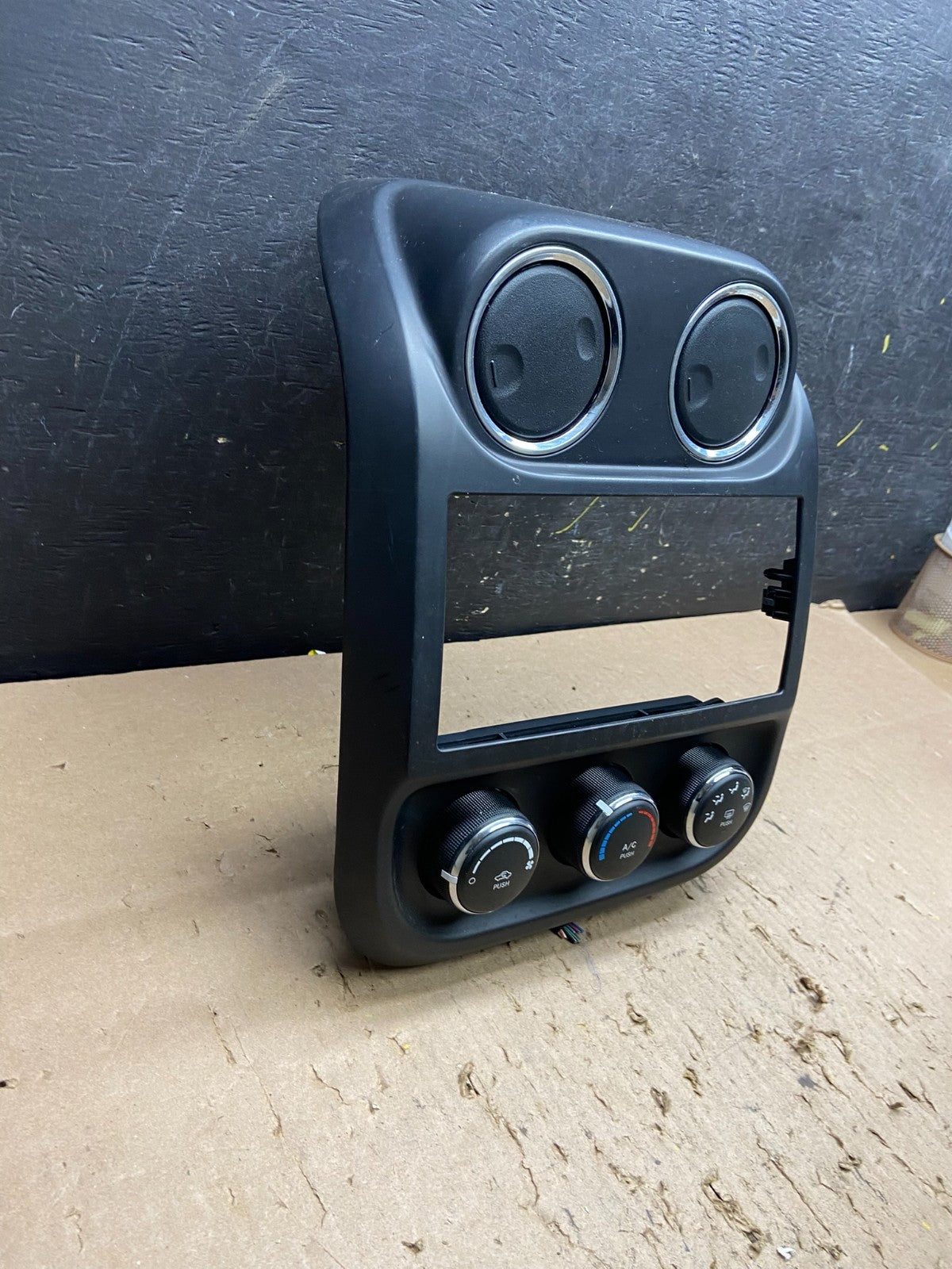 2011 to 2017 Jeep Compass Dash Climate Temperature Control Radio Bezel T6246 DG1