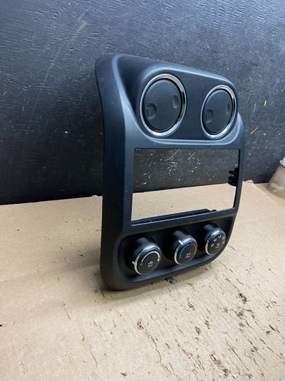 2011 to 2017 Jeep Compass Dash Climate Temperature Control Radio Bezel T6246 DG1