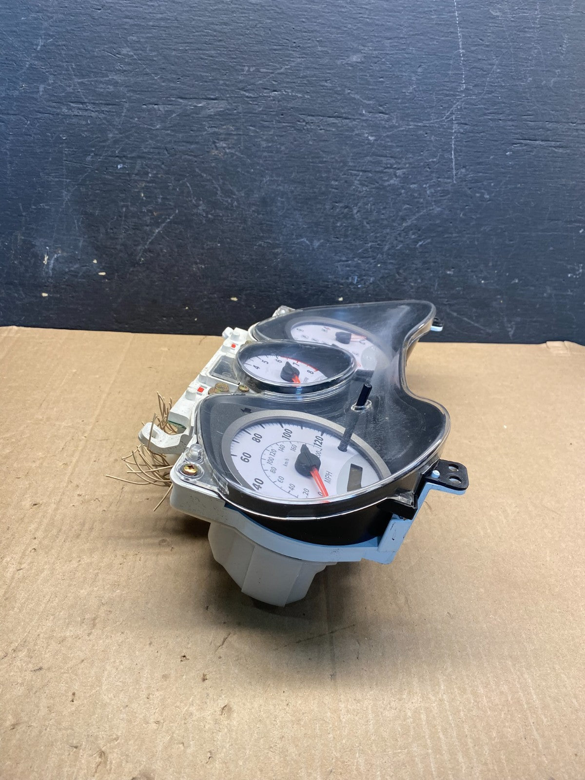 2004 to 2005 Toyota RAV4 Speedometer Cluster AE75861