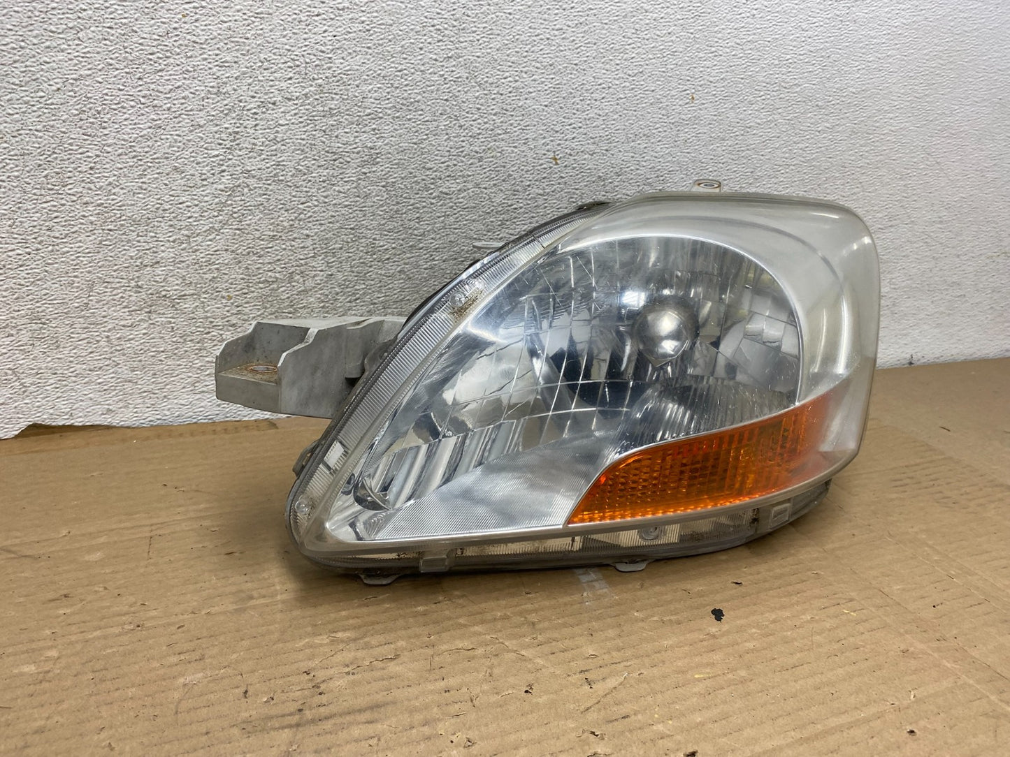 2007 2008 2009 Toyota Yaris Left Driver LH Halogen Headlight AG9017 DW1