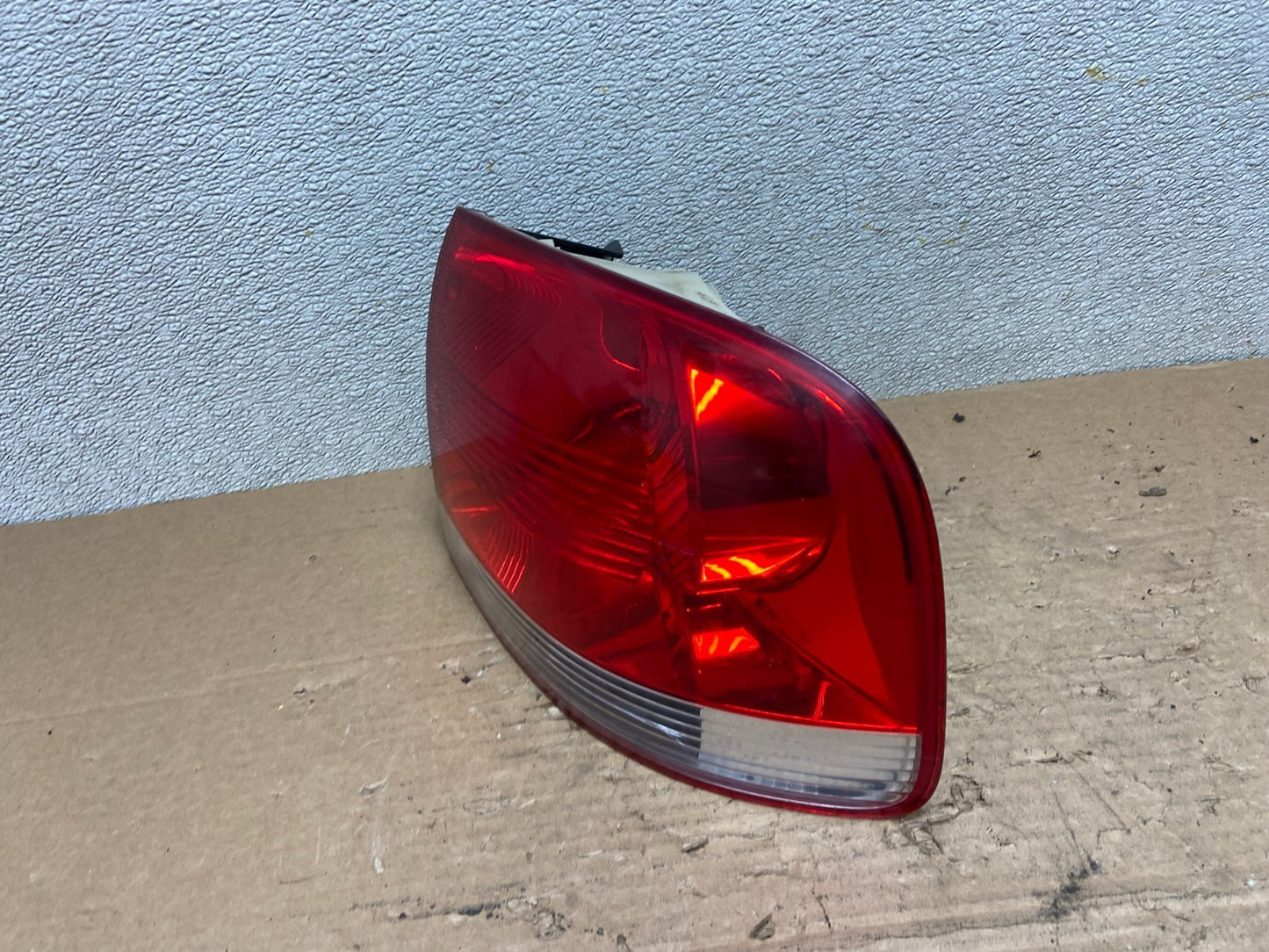 2004-2007 Volkswagen Touareg Right Passenger Side Rh Tail Light Oem AB4969 LK1