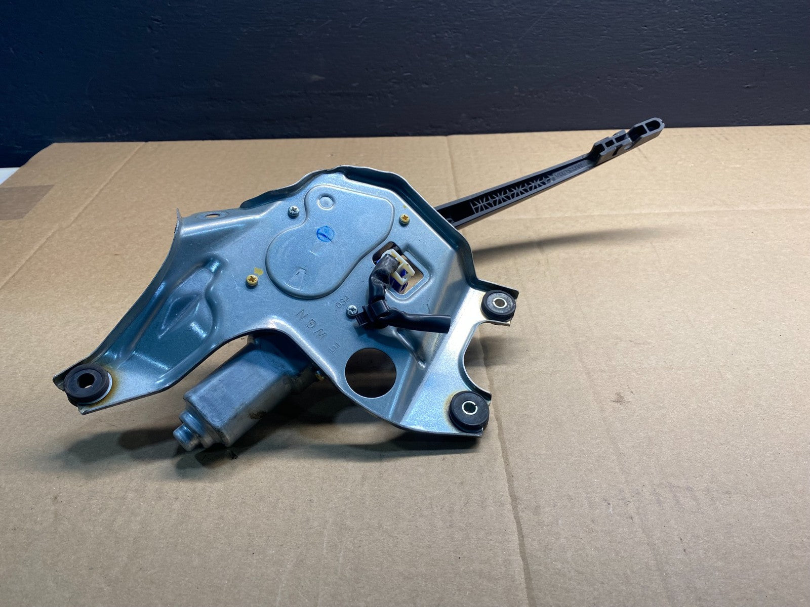 2010 to 2014 Subaru Legacy Outback Rear Wiper Motor AB41955