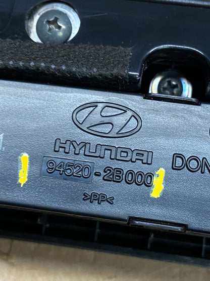 2007 to 2009 Hyundai Santa Fe Center Dashboard Radio Bezel Trim Oem W0371 DG5
