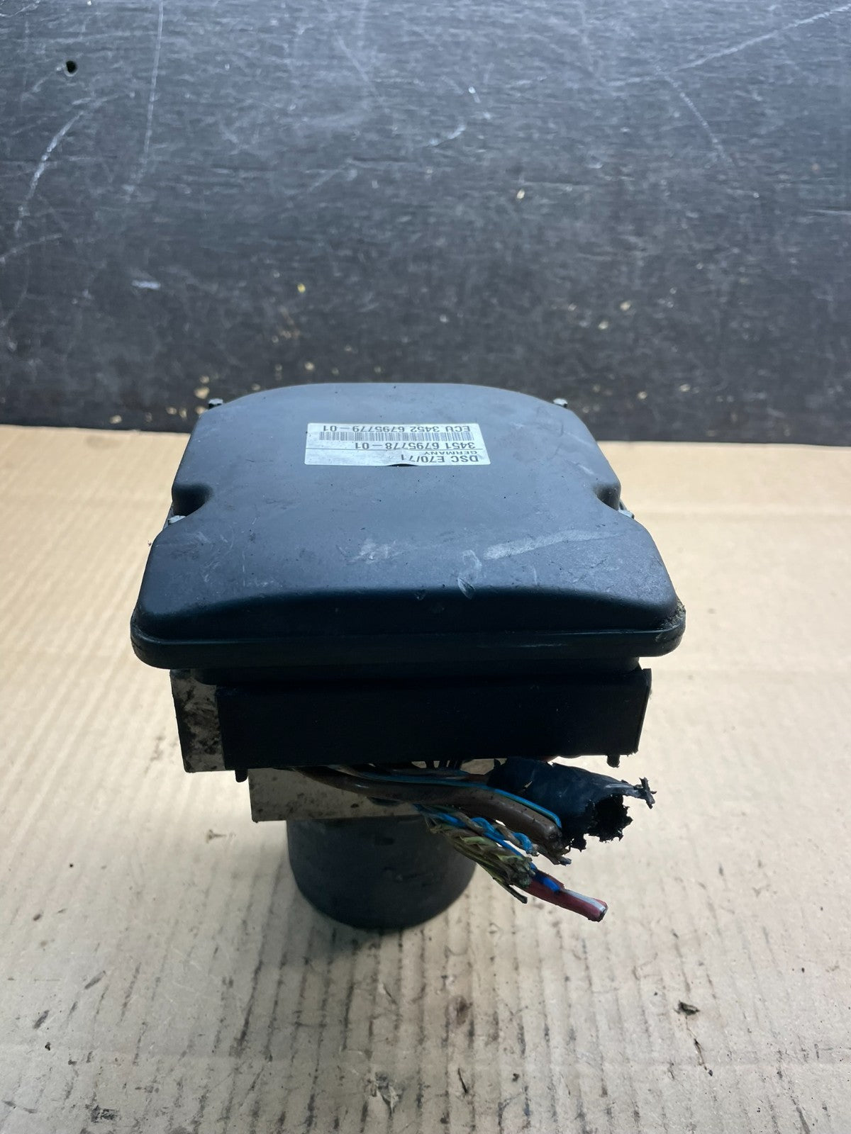 2007 to 2010 BMW X5 E70 ABS Anti-Lock Brake Pump 3451 6795778 X8572 DG2