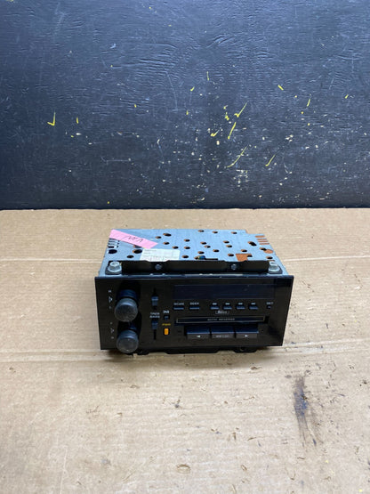 1989 1993 Oldsmobile Vintage AM/FM Radio 16129923 OEM W9508 DG0