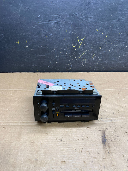 1989 1993 Oldsmobile Vintage AM/FM Radio 16129923 OEM W9508 DG0