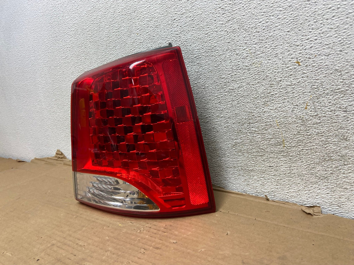 2011 to 2013 Kia Sorento Right Passenger RH Side Tail Light AG9225 LK2