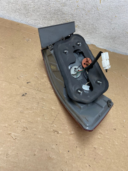 2009 to 2010 Hyundai Sonata Right Passenger Side Tail Light AH8399 LK6