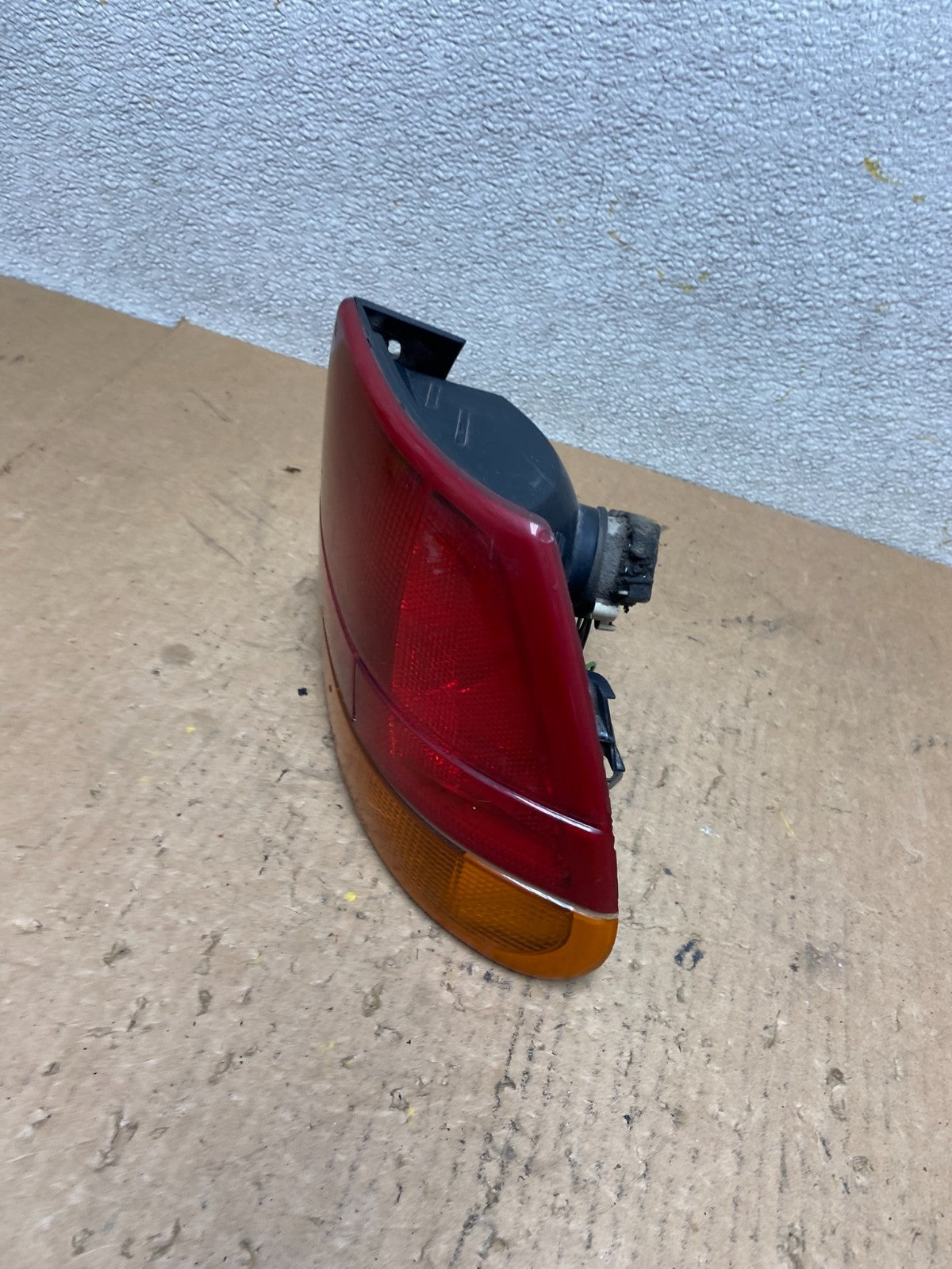 1997-1999 Saturn SL SL1 Sedan Right Passenger RH Side Tail Light OEM Z8033 DW1