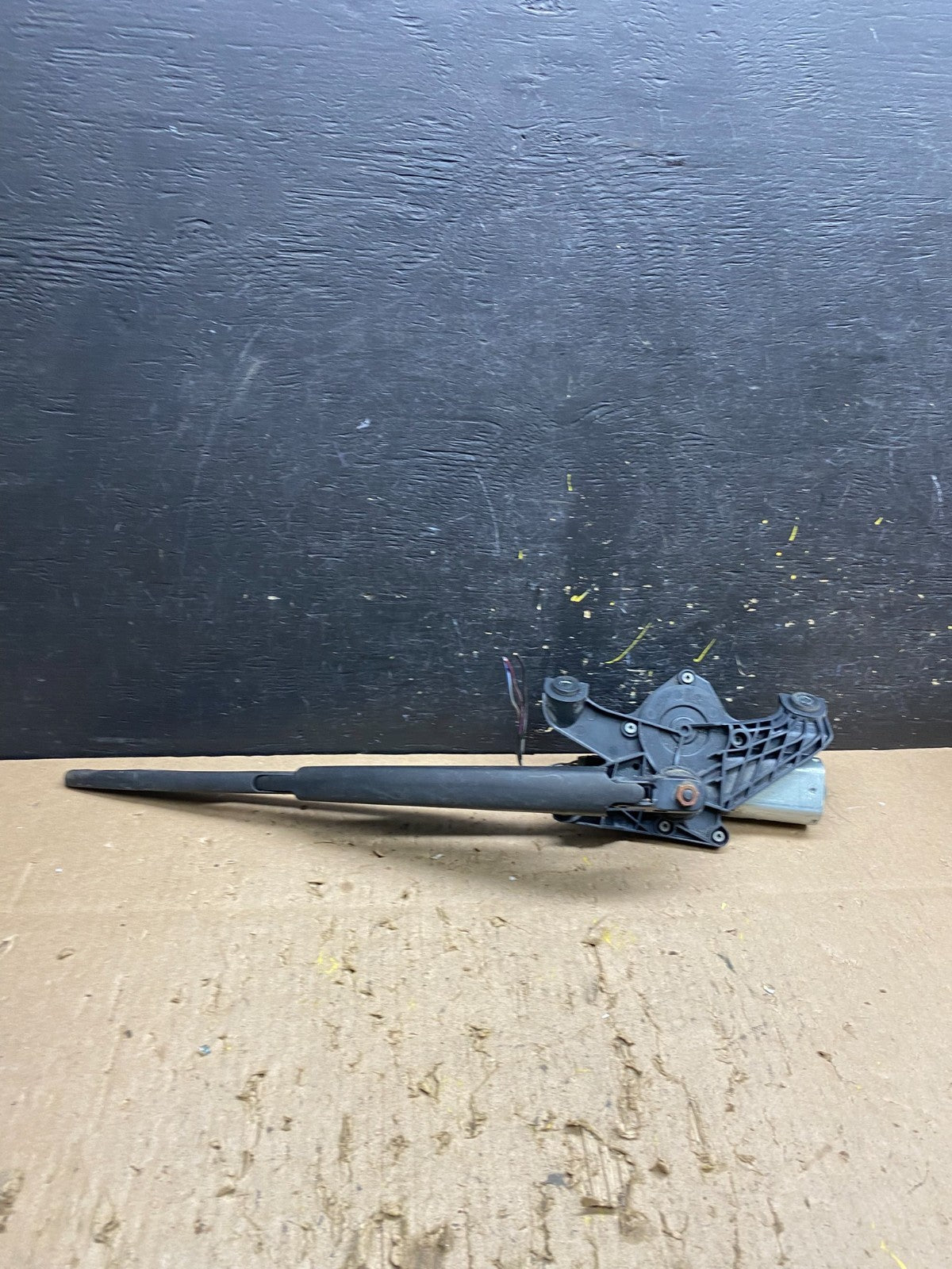 2011 to 2014 Ford Edge Licnoln MKX Rear Windshield Wiper Motor T8643 DG0