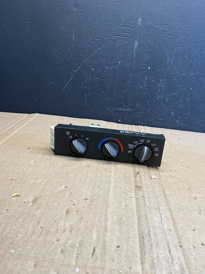 2001 - 2007 GMC Chevrolet Astro Express Climate Control A/C AB8811 DG0