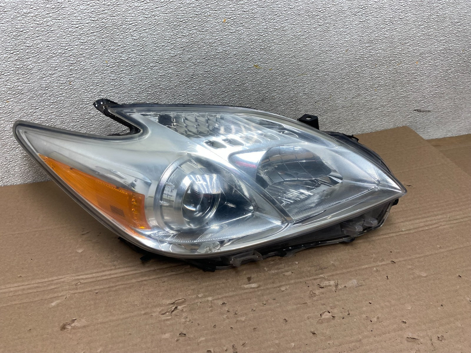 2010 - 2011 Toyota Prius Right Passenger Rh Halogen Headlight OEM AB1098 DW0