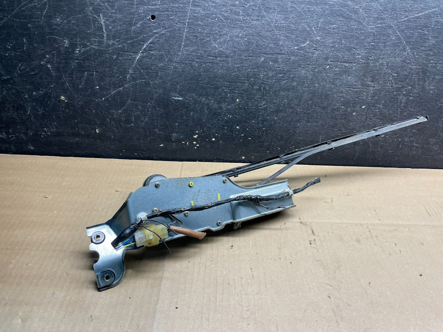 2000 to 2004 Subaru Outback Rear Windshield Washer Wiper Motor w6700 DG5