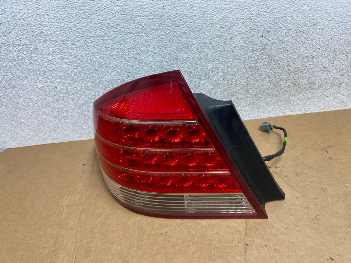 2005 to 2007 Mercury Montego Left Driver LH Side Tail Light AE3099 LK1