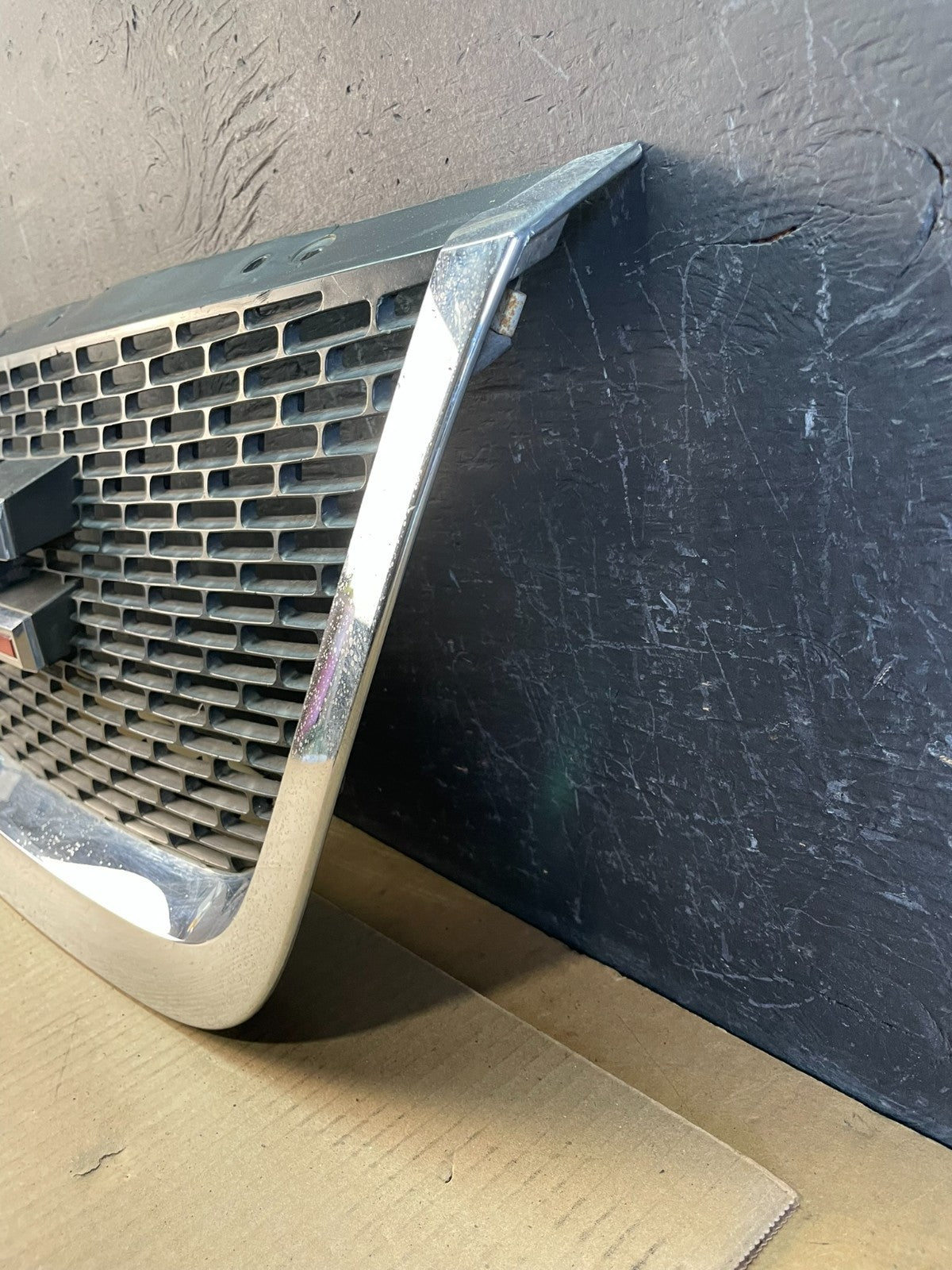 2007 to 2012 GMC Acadia Front Upper Grill Grille Oem AC2017  DG1