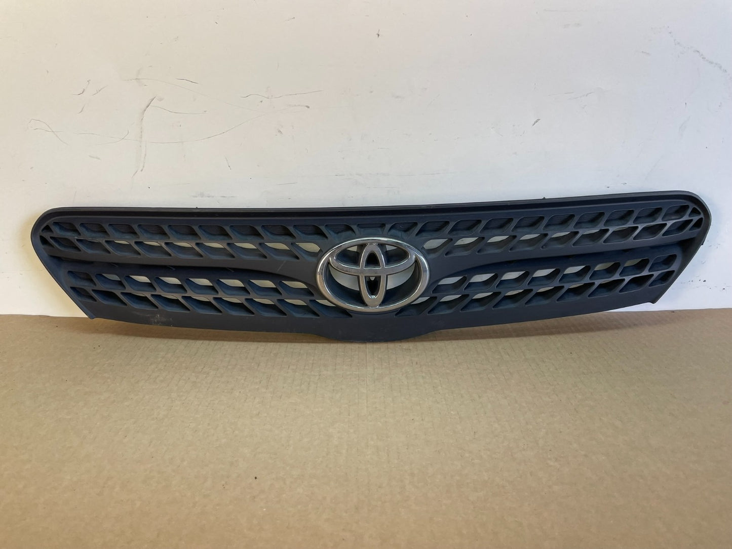 2004 to 2008 Toyota Matrix Front Upper Grill Grille AG7545 DG0