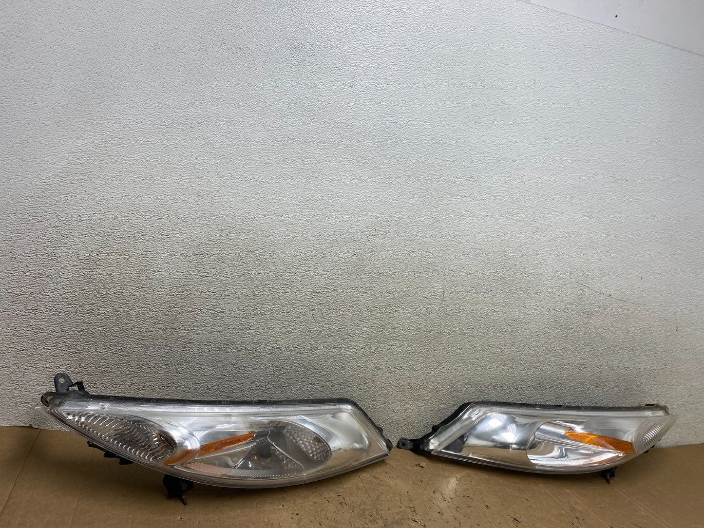 2011-2014 Nissan Juke Turn Signal Headlights Left+Right Halogen OEM V0680 DW2