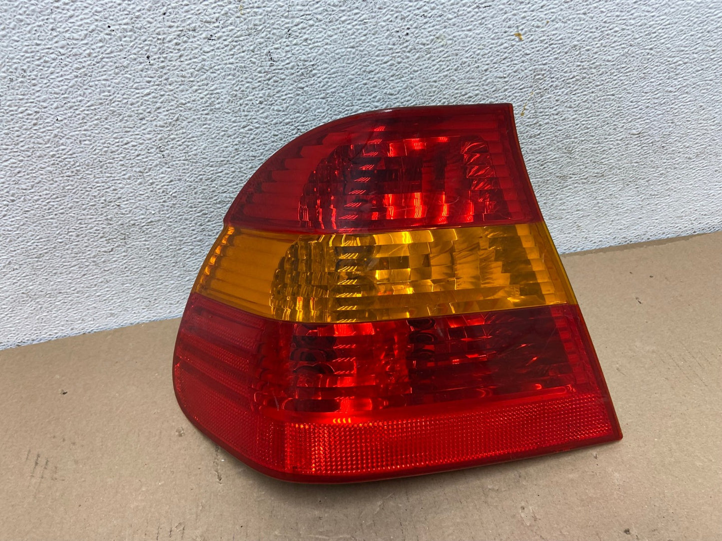 2002 - 2005 BMW 3 E46 Series Left Driver Side Lh Tail Light AF3072 LK0