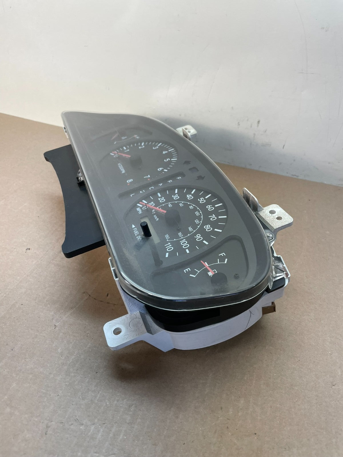 1998 1999 2000 Toyota Sienna Speedometer Cluster Gauge AJ0892 DW2